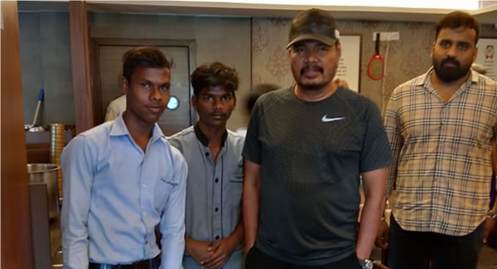 Celebrity Shankar visiting Thalappakatti restaurant